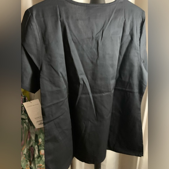 Scrub top size large - Picture 4 of 8